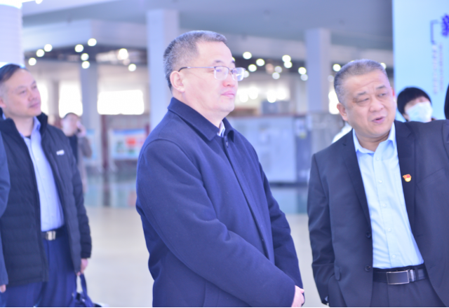 济宁市市场监督管理局局长侯典峰一行莅临全讯官网调研